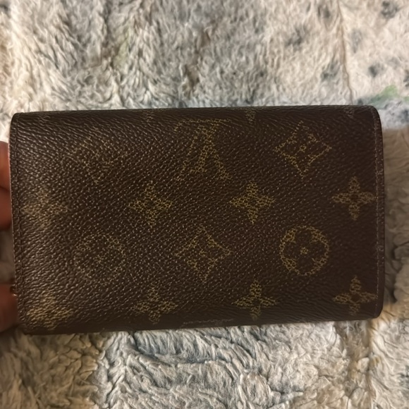 Men’s Or Women’s Louis Vuitton Super clean and Rare Vintage piece! Preloved 9/10 - Picture 8 of 17